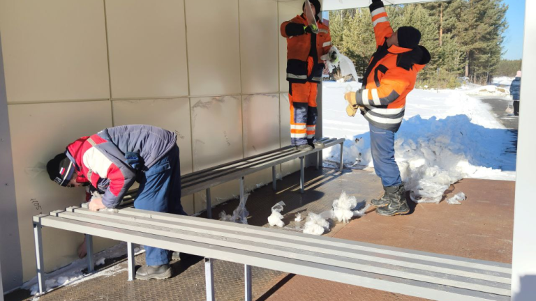 В Саянске построили новые остановочные павильоны